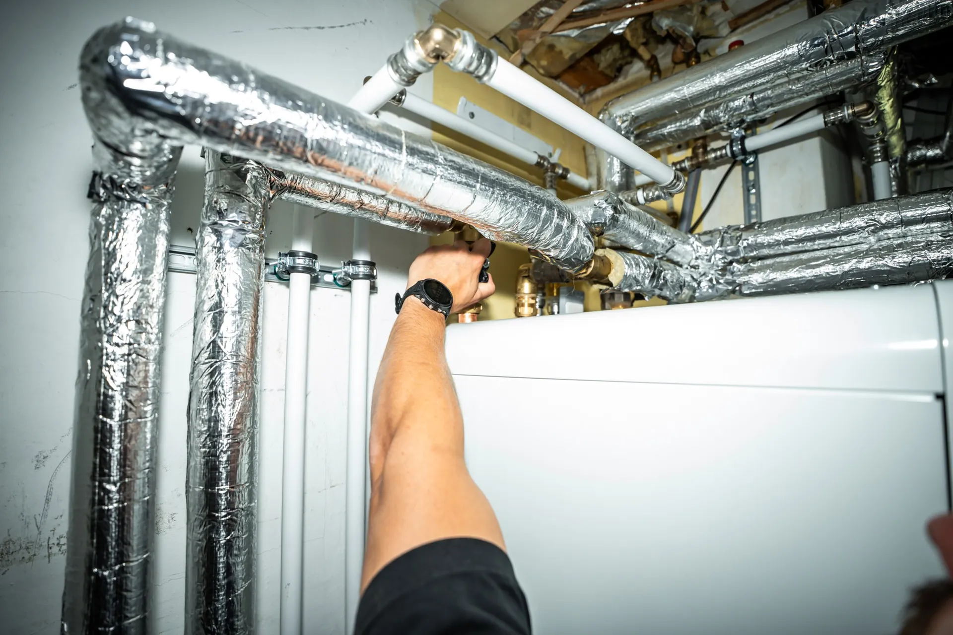 Isoleret rørføring og ventilation installeret af Gaard VVS